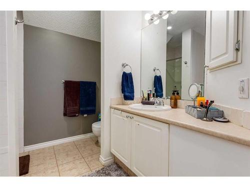 1409 22 Avenue Sw, Calgary, AB - Indoor Photo Showing Bathroom