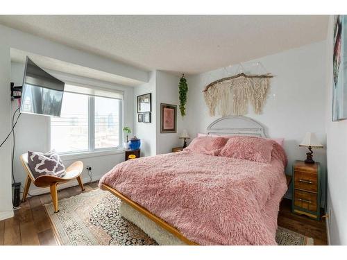 1409 22 Avenue Sw, Calgary, AB - Indoor Photo Showing Bedroom