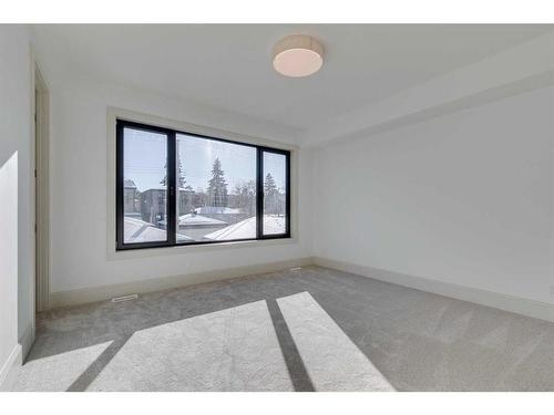 2721 5 Avenue Nw, Calgary, AB - Indoor Photo Showing Other Room