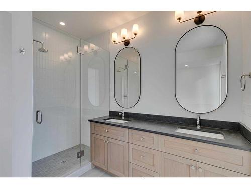2721 5 Avenue Nw, Calgary, AB - Indoor Photo Showing Bathroom