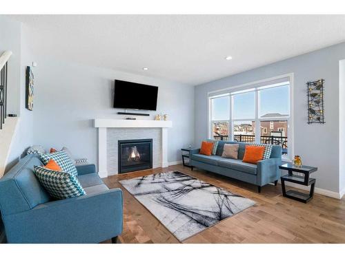 32 Evansglen Link Nw, Calgary, AB - Indoor Photo Showing Living Room With Fireplace