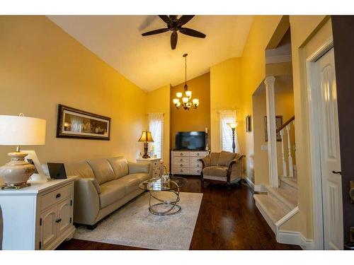 217 10 Avenue Ne, Sundre, AB - Indoor Photo Showing Living Room