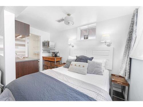 308 Glyde Street, Rosebud, AB - Indoor Photo Showing Bedroom
