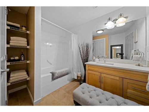 208-5040 53 Street, Sylvan Lake, AB - Indoor Photo Showing Bathroom