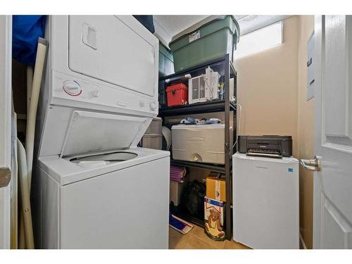 208-5040 53 Street, Sylvan Lake, AB - Indoor Photo Showing Laundry Room