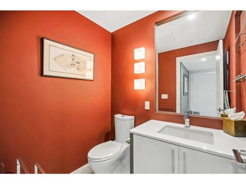 401-3450 19 Street Sw, Calgary, AB - Indoor Photo Showing Bathroom