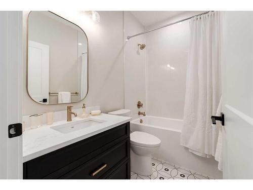 41 Damkar Drive, Rural Rocky View County, AB - Indoor Photo Showing Bathroom