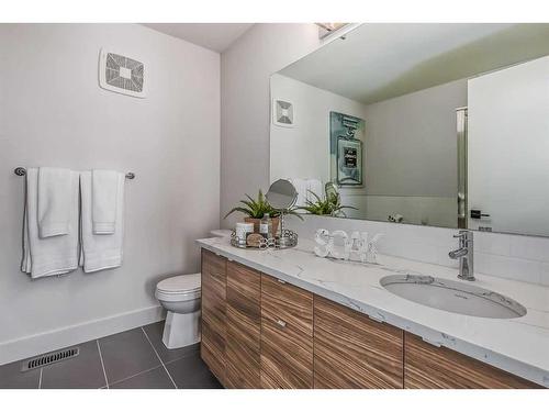 37 Shale Avenue, Cochrane, AB - Indoor Photo Showing Bathroom