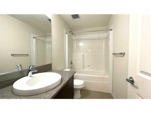 1216-175 Silverado Boulevard Sw, Calgary, AB - Indoor Photo Showing Bathroom