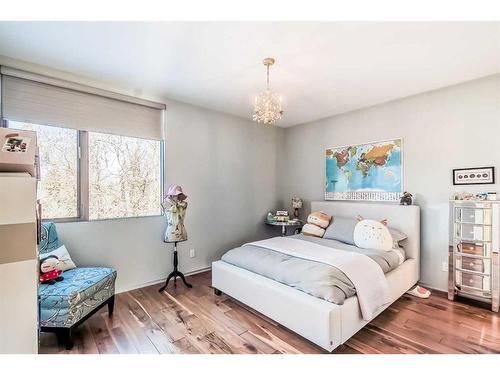 1010 32 Avenue, Calgary, AB - Indoor Photo Showing Bedroom