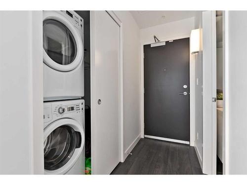 3408-310 12 Avenue Sw, Calgary, AB - Indoor Photo Showing Laundry Room