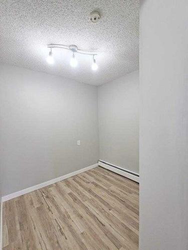 2310 17A Street Sw, Calgary, AB - Indoor Photo Showing Other Room