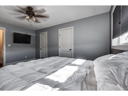 88 Heartland Crescent, Penhold, AB - Indoor Photo Showing Bedroom
