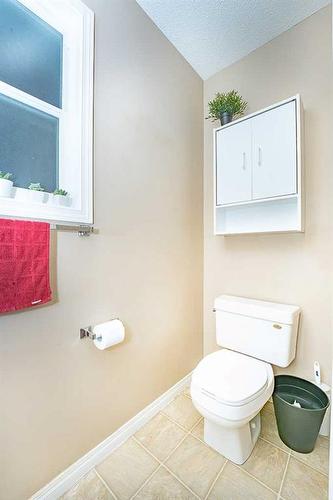 162 Saddlecrest Close Ne, Calgary, AB - Indoor Photo Showing Bathroom