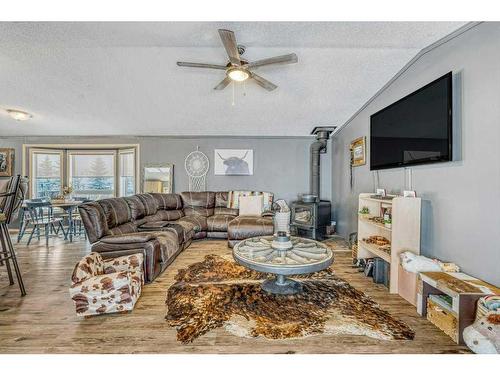 204076 Range Road 253, Rural Vulcan County, AB - Indoor Photo Showing Living Room