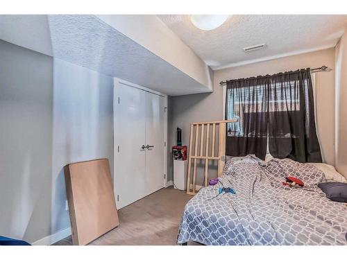 19 Lakewood Mews, Strathmore, AB - Indoor Photo Showing Bedroom