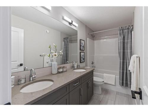 82 Belvedere Green Se, Calgary, AB - Indoor Photo Showing Bathroom