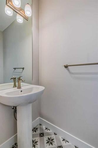 235 Carringham Road Nw, Calgary, AB - Indoor Photo Showing Bathroom