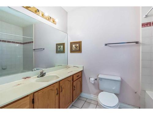 201-103 10 Avenue Nw, Calgary, AB - Indoor Photo Showing Bathroom