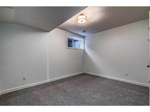5016 21 Avenue Nw, Calgary, AB - Indoor Photo Showing Other Room
