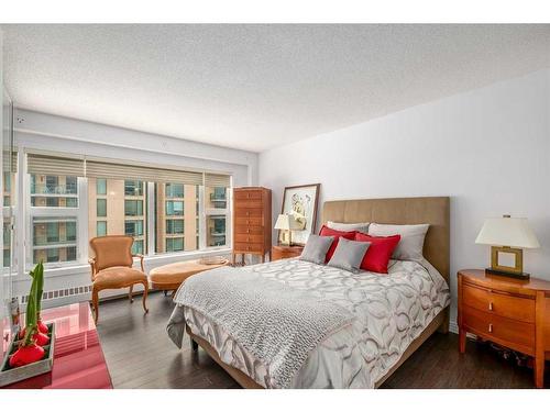 702-200 La Caille Place Sw, Calgary, AB - Indoor Photo Showing Bedroom
