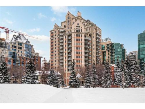 702-200 La Caille Place Sw, Calgary, AB - Outdoor With Facade