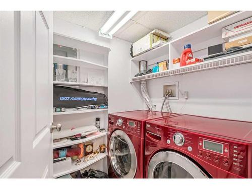702-200 La Caille Place Sw, Calgary, AB - Indoor Photo Showing Laundry Room