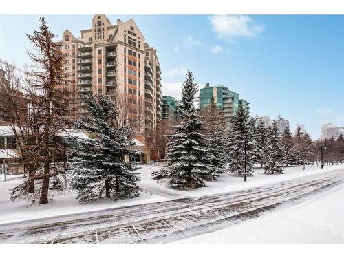 702-200 La Caille Place Sw, Calgary, AB - Outdoor