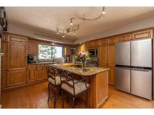 2573 Twp 330, Rural Mountain View County, AB - Indoor Photo Showing Kitchen