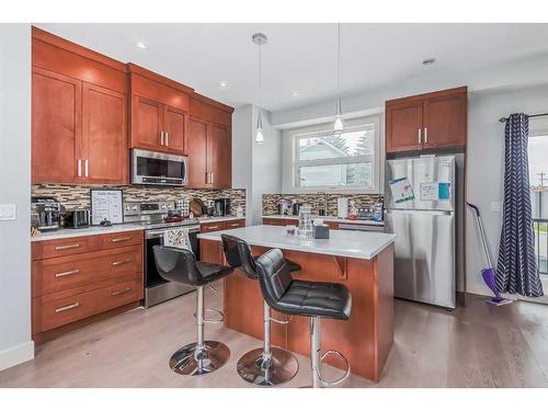 471 34 Avenue Ne, Calgary, AB - Indoor Photo Showing Kitchen