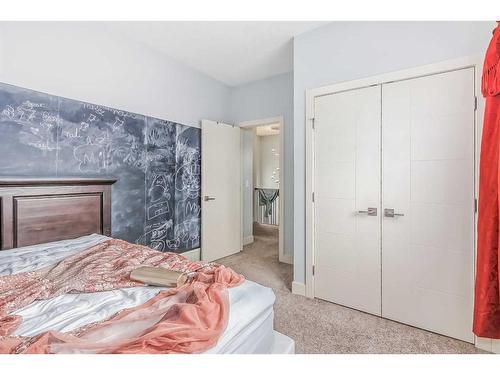 471 34 Avenue Ne, Calgary, AB - Indoor Photo Showing Bedroom