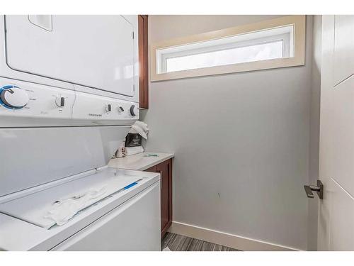 471 34 Avenue Ne, Calgary, AB - Indoor Photo Showing Laundry Room