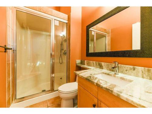 2304 3 Avenue Nw, Calgary, AB - Indoor Photo Showing Bathroom