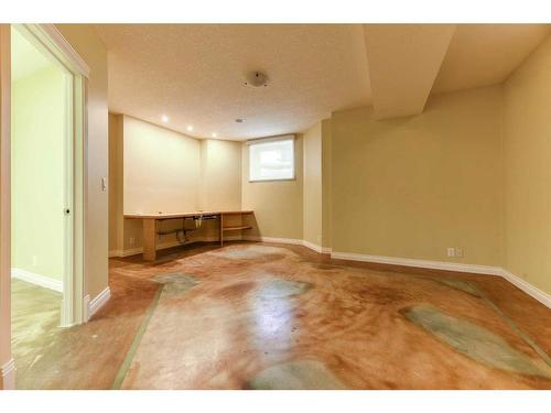 2304 3 Avenue Nw, Calgary, AB - Indoor Photo Showing Other Room