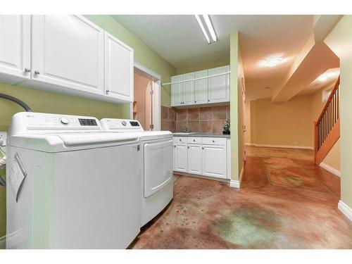 2304 3 Avenue Nw, Calgary, AB - Indoor Photo Showing Laundry Room