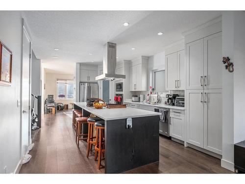 5228 Bowness Road Nw, Calgary, AB - Indoor Photo Showing Kitchen With Upgraded Kitchen