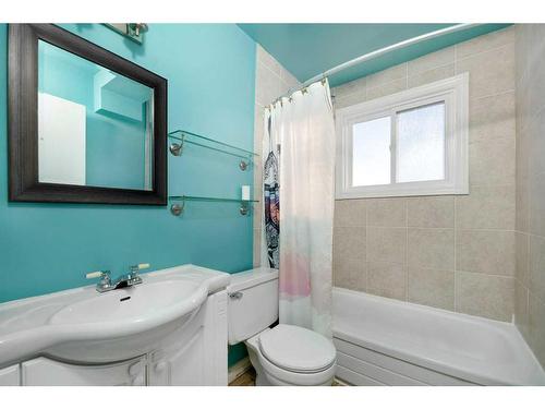 68 Stradwick Rise Sw, Calgary, AB - Indoor Photo Showing Bathroom