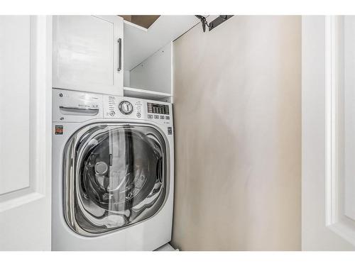 404-323 18 Avenue Sw, Calgary, AB - Indoor Photo Showing Laundry Room