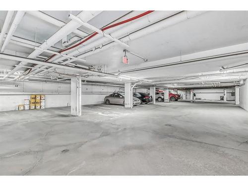 404-323 18 Avenue Sw, Calgary, AB - Indoor Photo Showing Garage