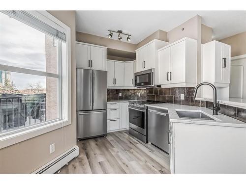 404-323 18 Avenue Sw, Calgary, AB - Indoor Photo Showing Kitchen With Stainless Steel Kitchen With Upgraded Kitchen