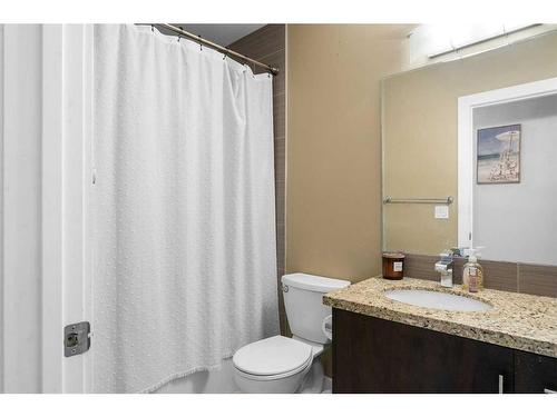 205-320 12 Avenue Ne, Calgary, AB - Indoor Photo Showing Bathroom