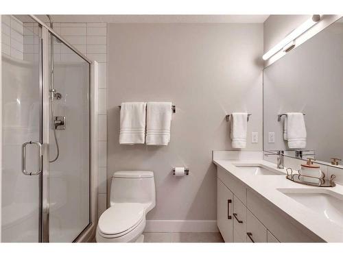 217-8355 19 Avenue Sw, Calgary, AB - Indoor Photo Showing Bathroom