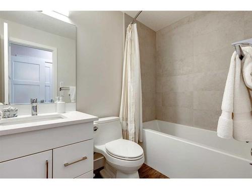 217-8355 19 Avenue Sw, Calgary, AB - Indoor Photo Showing Bathroom