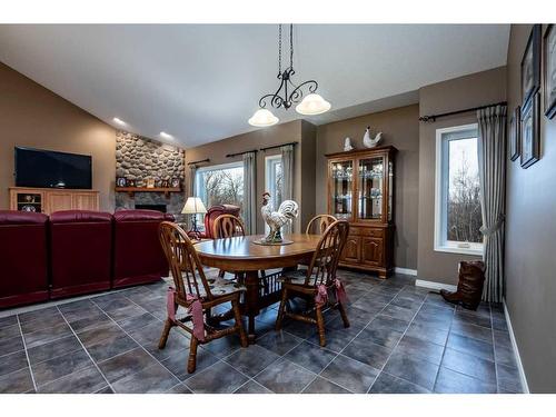 578128 8 Street East, Rural Foothills County, AB - Indoor Photo Showing Kitchen