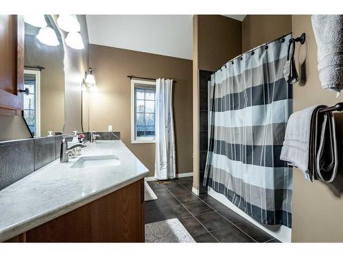 578128 8 Street East, Rural Foothills County, AB - Indoor Photo Showing Kitchen