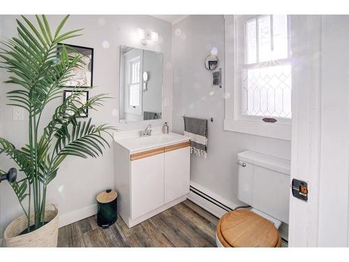 4309 2 Street West, Claresholm, AB - Indoor Photo Showing Bathroom