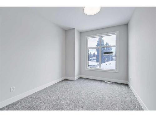 2-427 37 Street Sw, Calgary, AB - Indoor Photo Showing Other Room