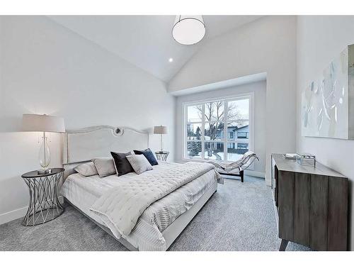 2-427 37 Street Sw, Calgary, AB - Indoor Photo Showing Bedroom