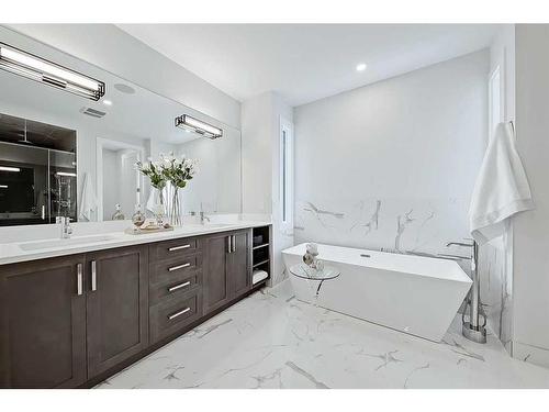 2-427 37 Street Sw, Calgary, AB - Indoor Photo Showing Bathroom