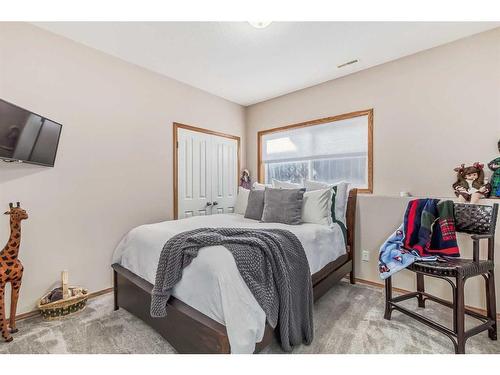 88 Somerglen Common Sw, Calgary, AB - Indoor Photo Showing Bedroom